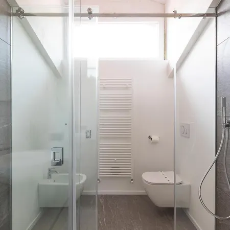 アパート Olmo コモ