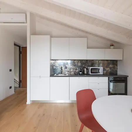 アパート Olmo コモ