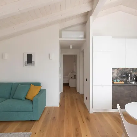 アパート Olmo コモ