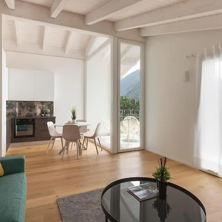 アパート Olmo コモ