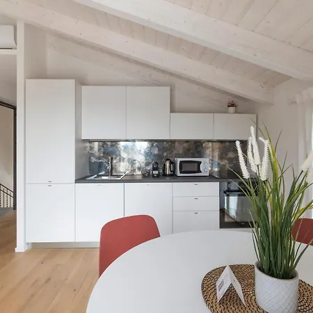 Olmo アパート コモ